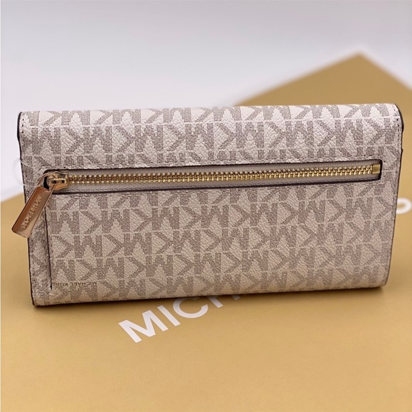 Michael Kors Jet Set Travel Trifold Wallet - Picture 6 of 10